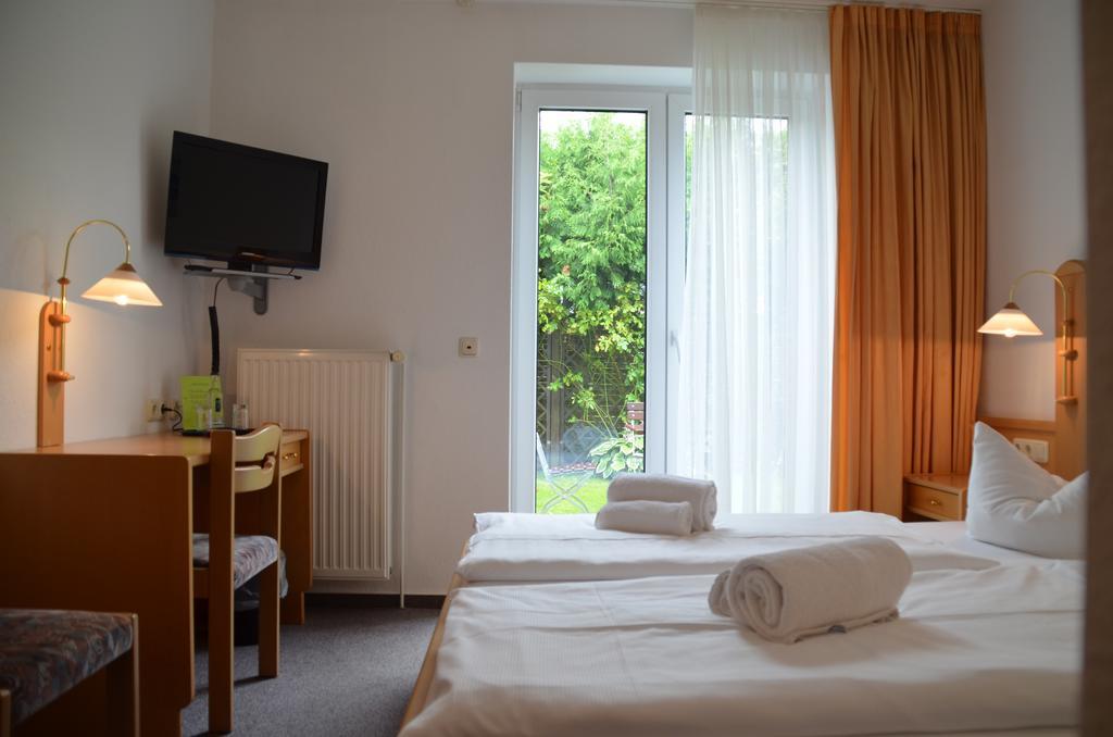 Hotel-Pension Pastow Garni Broderstorf Luaran gambar